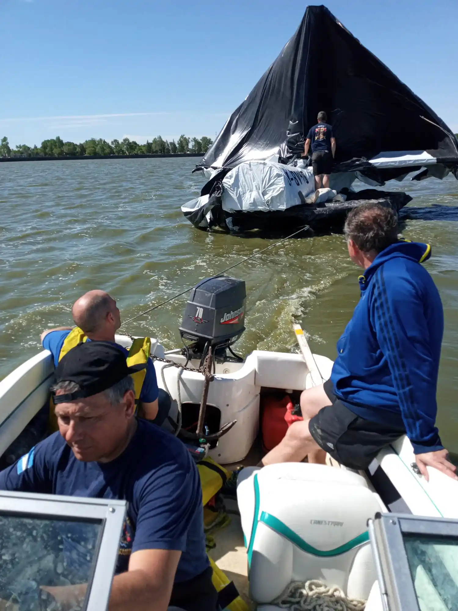 La salida de bomberos por emergencia de aviación acuática fue parte del simulacro