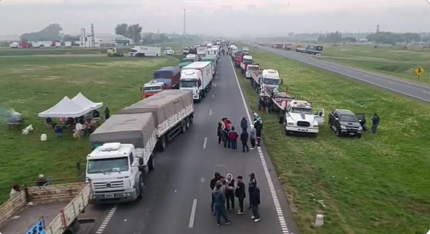 Paro de fleteros en la Provincia: Protestas en San Nicolás, Bahía Blanca, Campana, Junín, Zárate, Necochea y Tres Arroyos