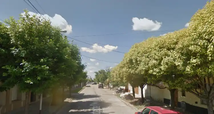 Encapuchados armados le pusieron una bolsa en la cabeza para que confiese dónde tenía dinero