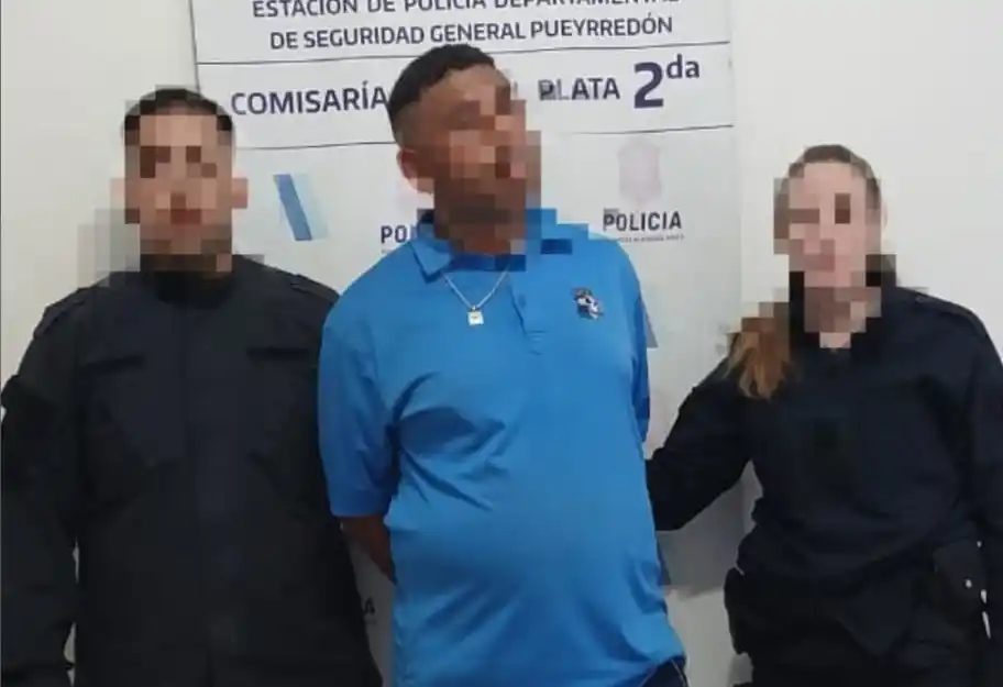 Tras una breve persecución, el hombre fue alcanzado y reducido en la intersección de Tucumán y Brown.