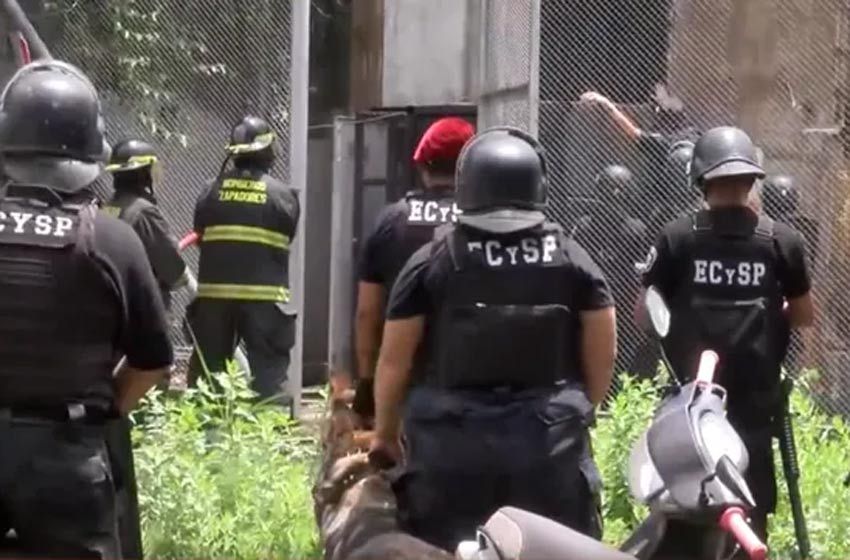 Tensa revuelta de presos con quema de colchones en una comisaría de Granadero Baigorria