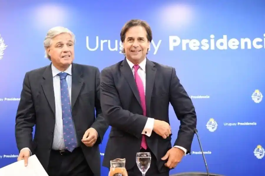Crisis en Uruguay: renunció el canciller acusado de facilitar un pasaporte a “un narco peligroso”