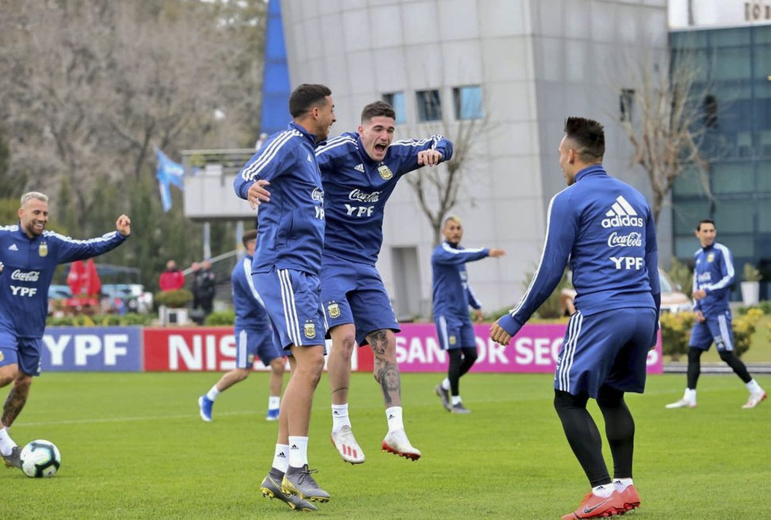 Hubo práctica, con un Lionel Messi encendido