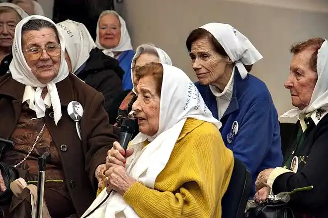 Madres de Plaza de Mayo Línea Fundadora recibió el Honoris Causa en la UNLP