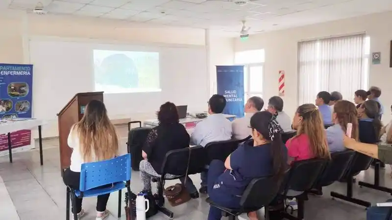 Distintas instituciones en la proyección
del documental Cruzar el Muro