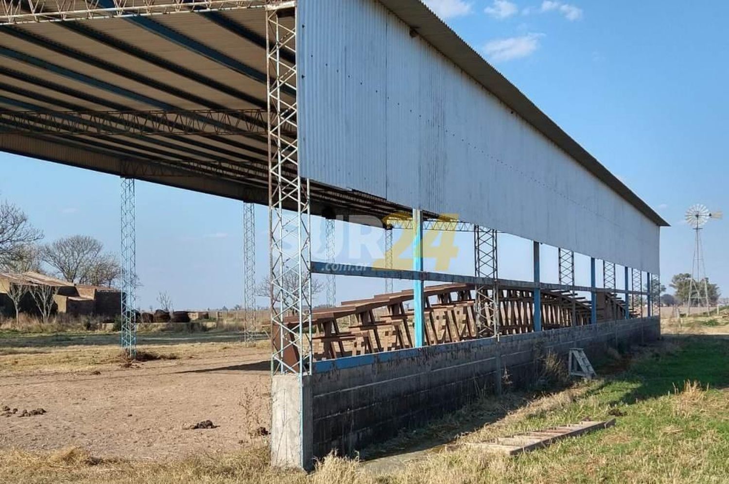 De no creer: delincuentes desguazaron un galpón y robaron 32 chapas de un campo