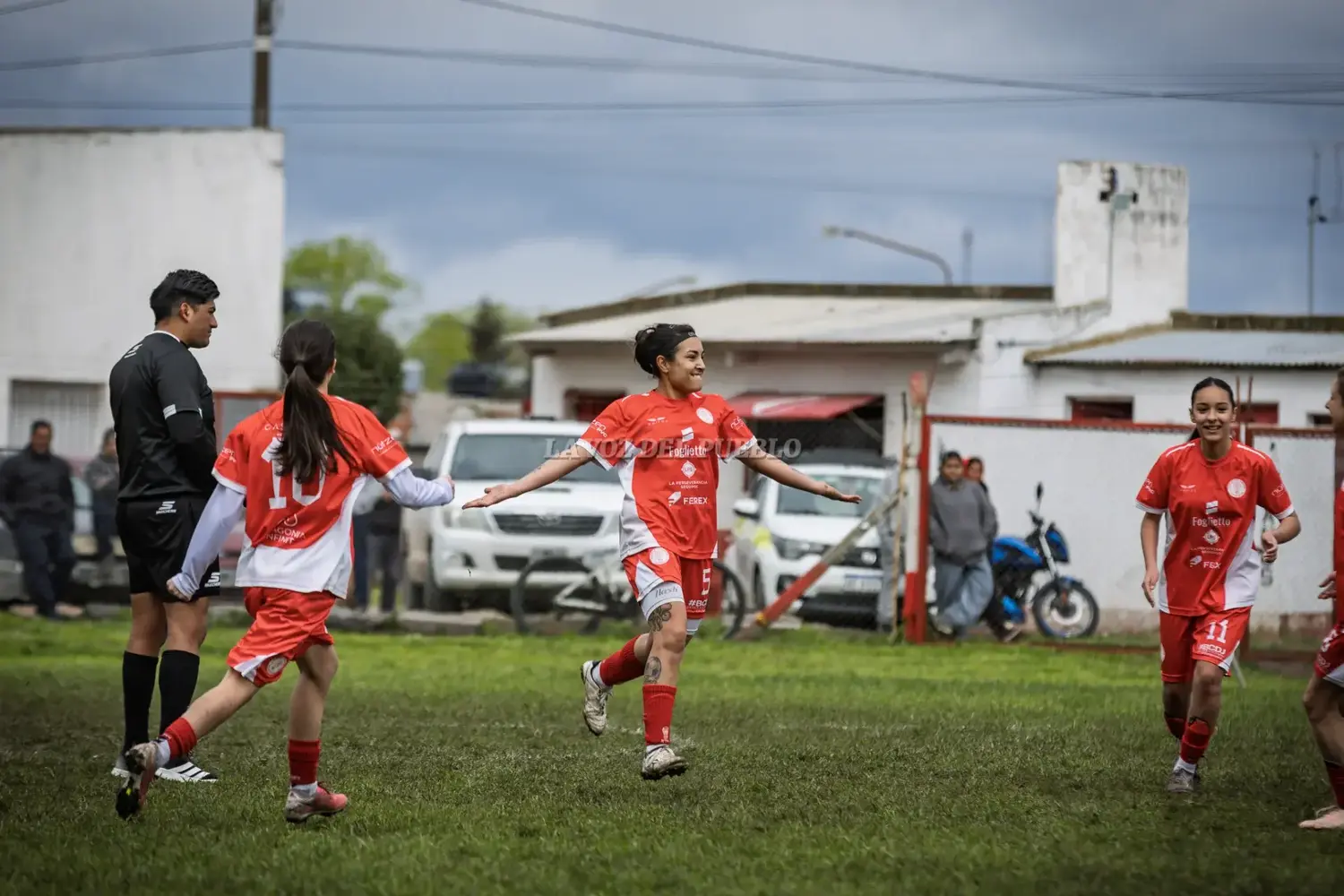 El festejo de Rodríguez de Huracán en su gol ante Argentino (Foto: Ale Zygal)
