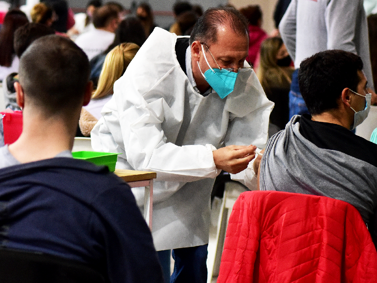 Cerca del 80% de la población a vacunar ya recibió la primera dosis 