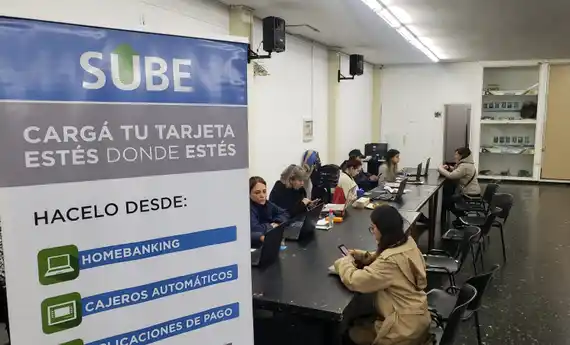 En el retorno del operativo SUBE a Tandil, 150 vecinos se acercaron para obtener su tarjeta y asesorarse