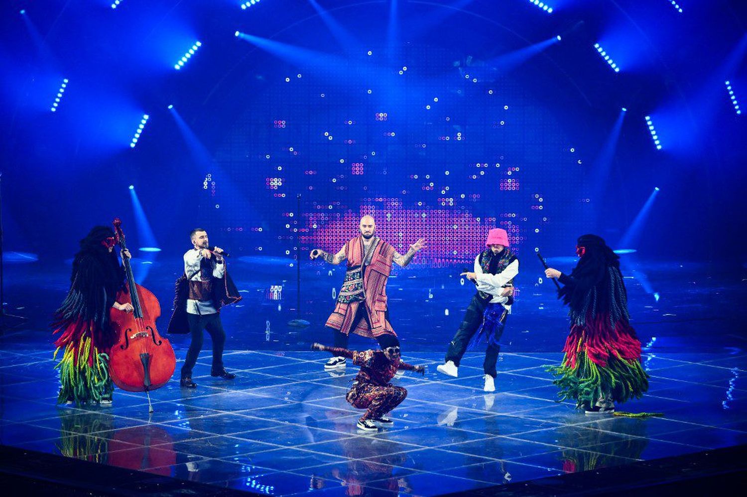 Grupo ucraniano que ganó Eurovisión vende su trofeo y dona 900.000 dólares al ejército