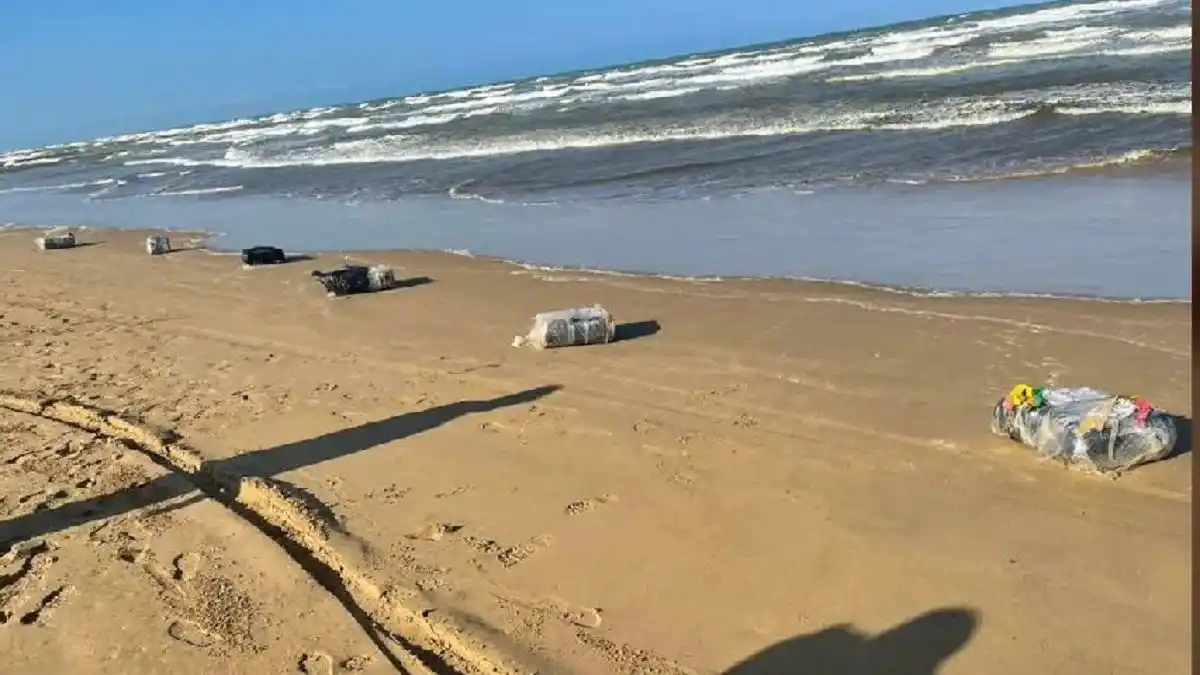 ¡DROGA llega a las costas de FALCÓN! Incautación de nuevos alijos suman 1.131 panelas de Marihuana