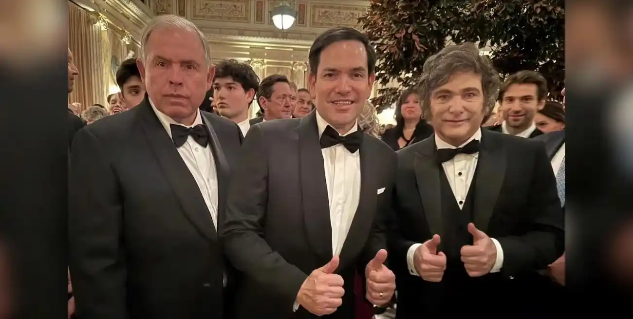 La visita del presidente argentino deja mucho para analizar. Aquí, junto al flamante secretario de Estado de Donald Trump, Marco Rubio. Gentileza