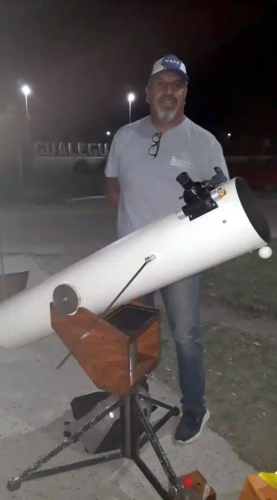 “Mi intención es que todos vean la Luna y los astros, que se concienticen de que es algo maravilloso el cosmos”