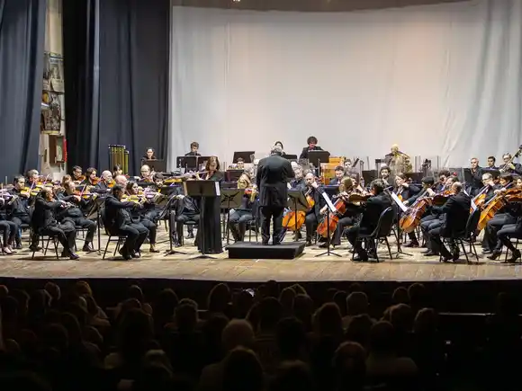 La Sinfónica volvió a llenar el Teatro Municipal 3 de Febrero