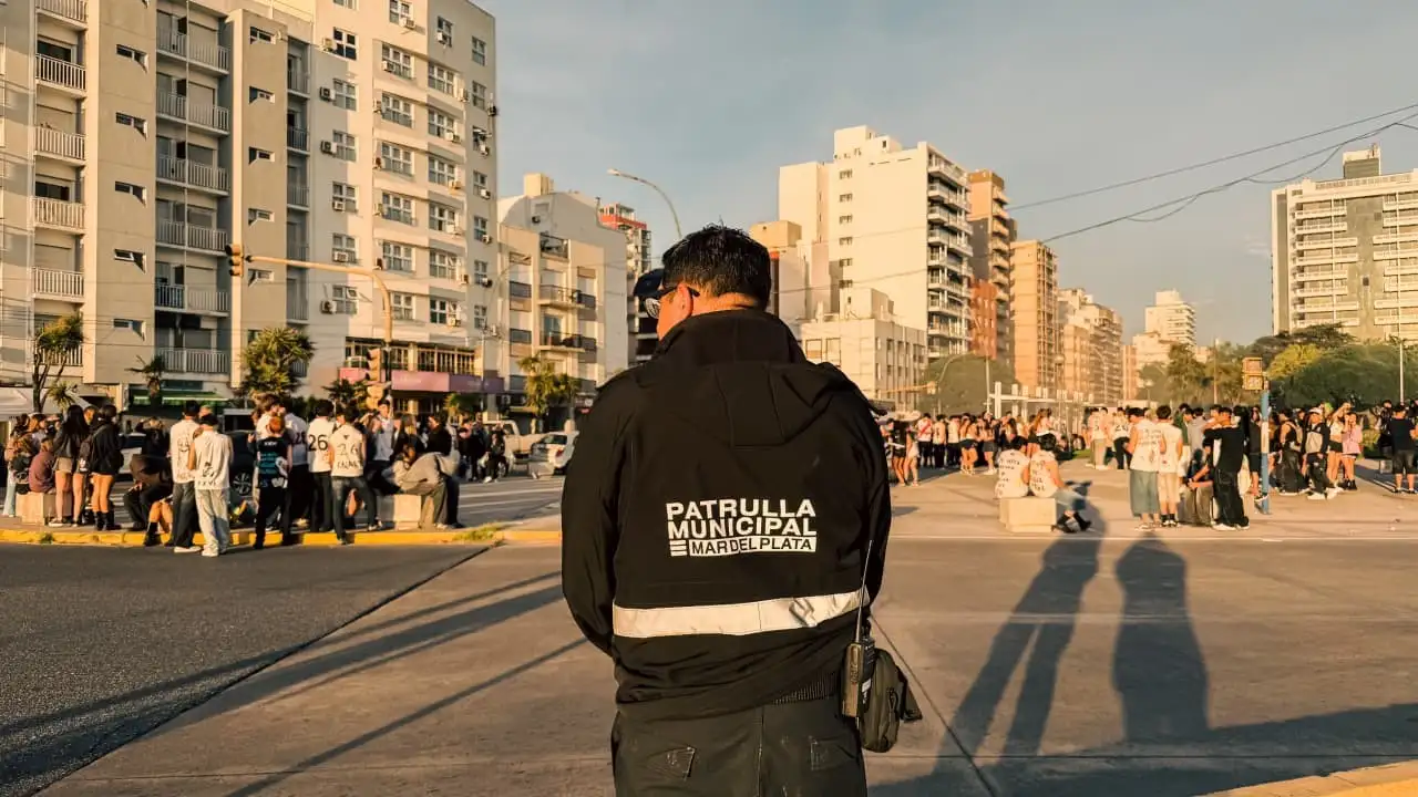 El operativo incluirá presencia municipal antes del ingreso a las instituciones educativas y controles en posibles encuentros en ámbitos privados.