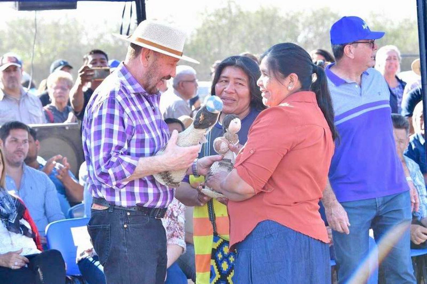 Insfrán saludó a las mujeres 
indígenas de la provincia en su día