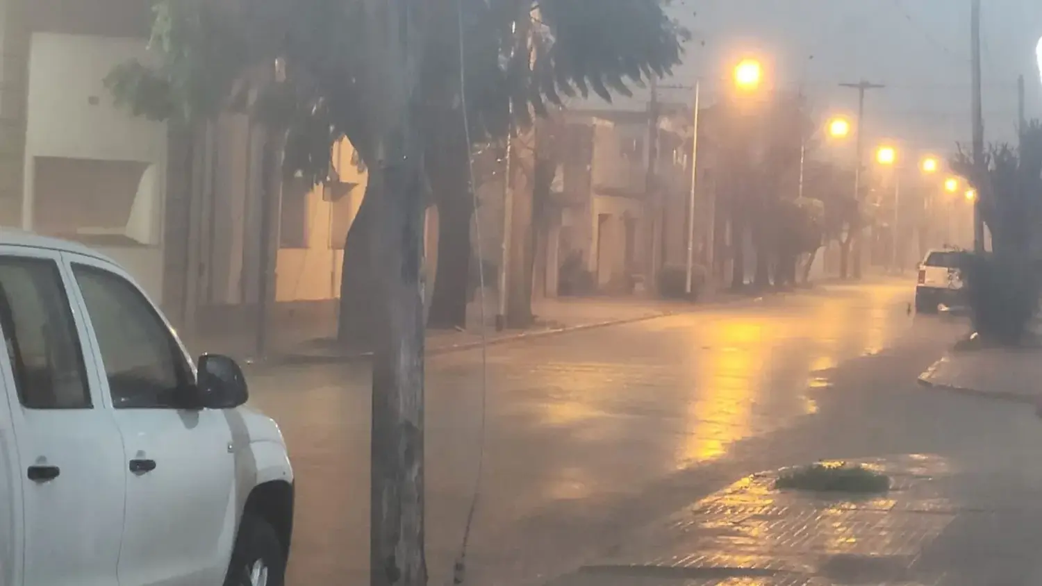 El Servicio Meteorológico Nacional emitió una alerta amarilla para la madrugada de este domingo.
