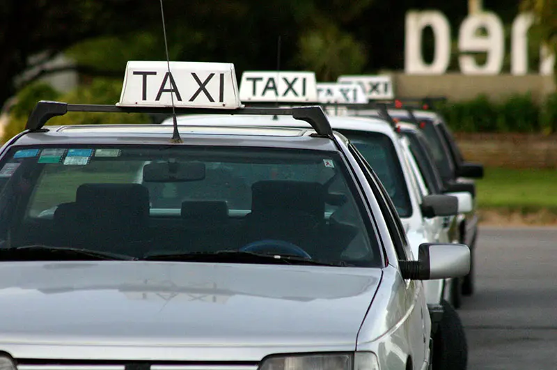 Taxistas proponen una aplicación para mejorar el servicio
