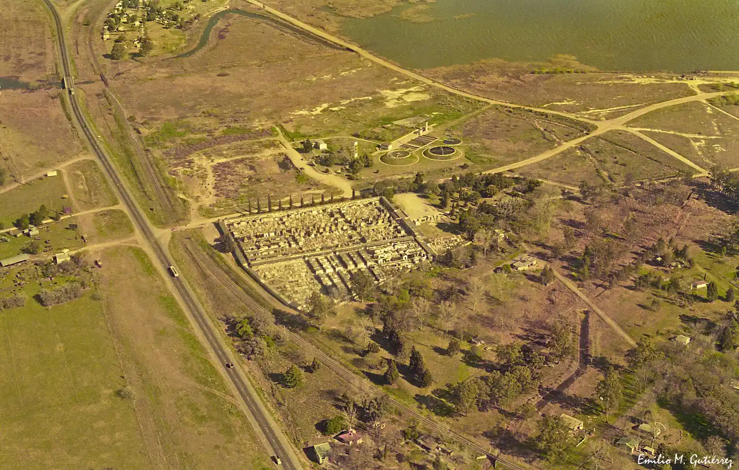 Postales del ayer y el hoy: Una foto aérea revela la transformación de Chascomús a través del tiempo