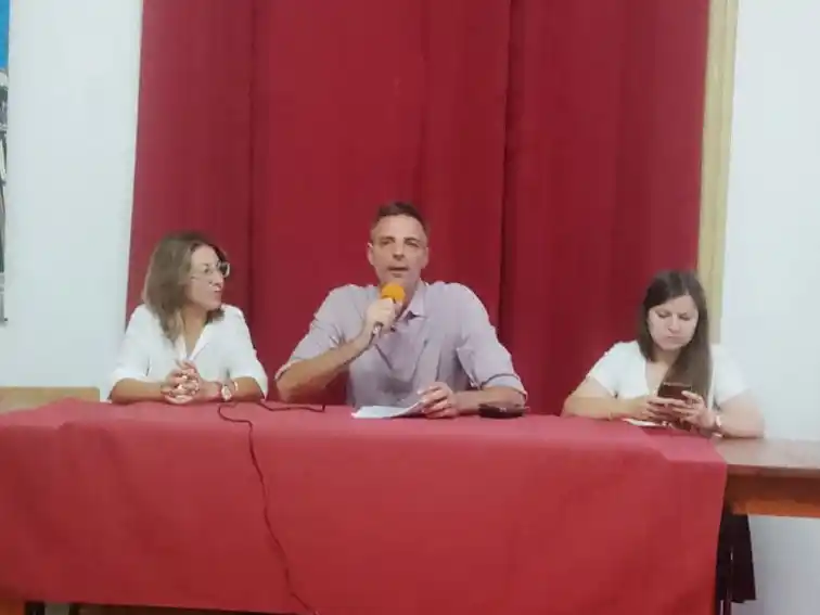 Disertantes Juliana D'Arrigo, Fernando Di Benedetti y Cecilia Domínguez.