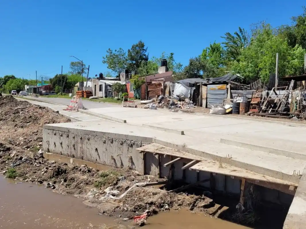 Trabaja en la ampliación de la desembocadura del Canal Clavarino en la zona norte