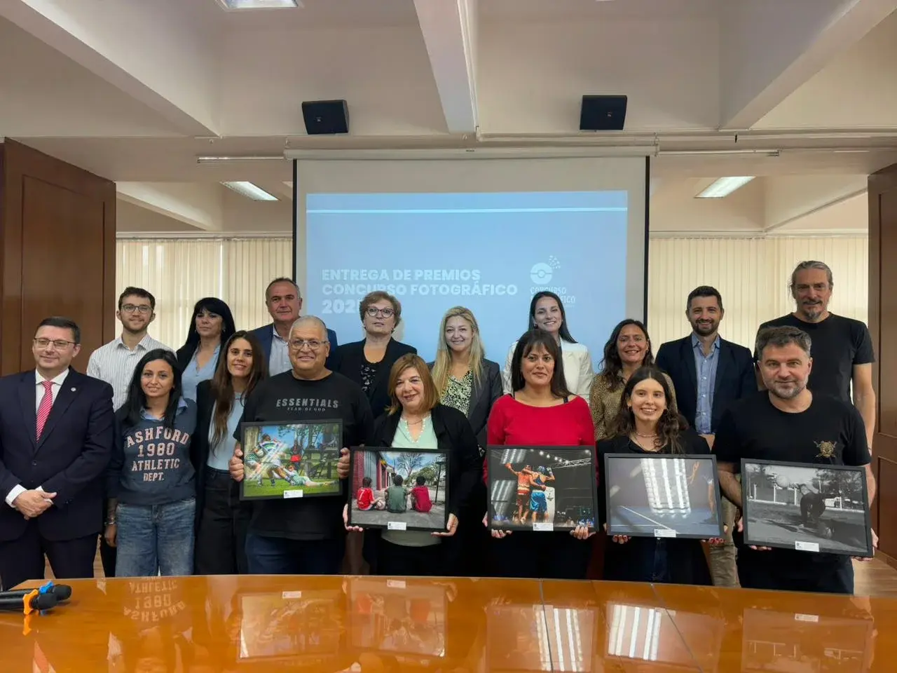 El Concejo Municipal inaugura una muestra con las fotografías ganadoras de sus concursos