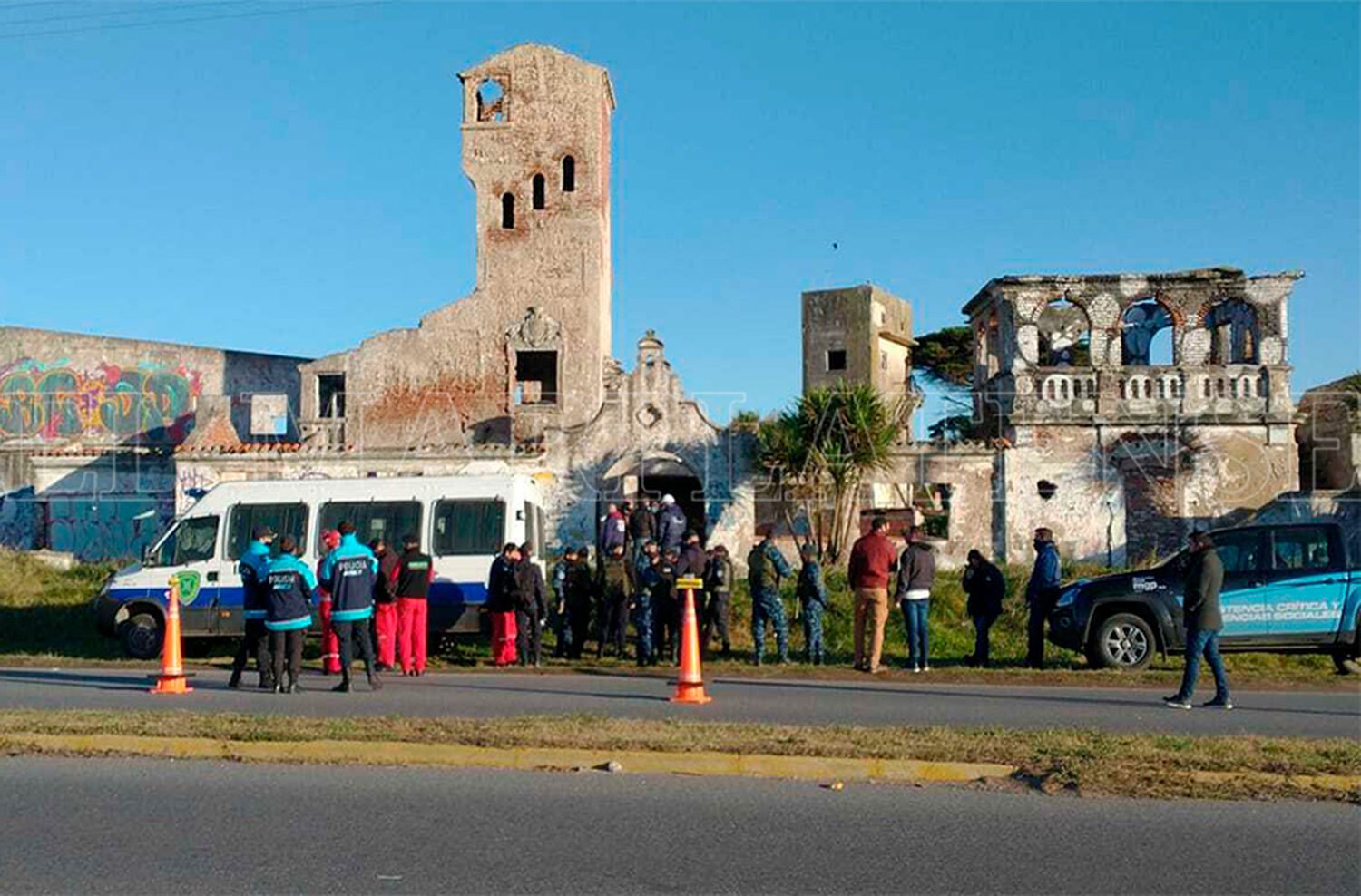 Comenzaron el desalojo para demoler "Villa Joyosa"