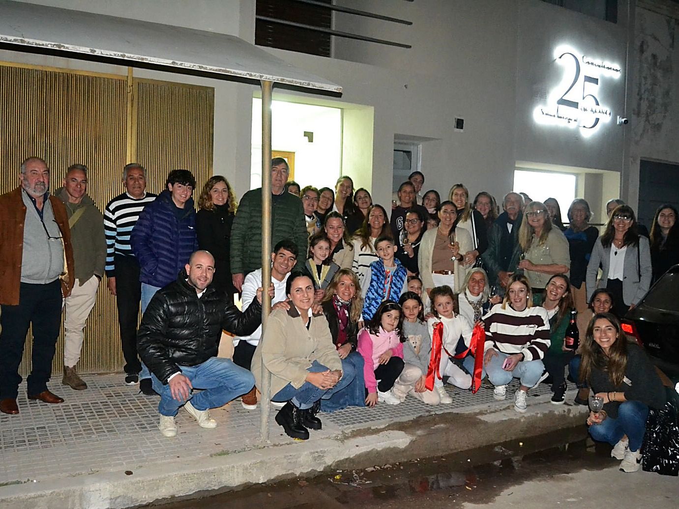 La noche inauguración contó con la presencia de familiares, amistades y colegas profesionales.