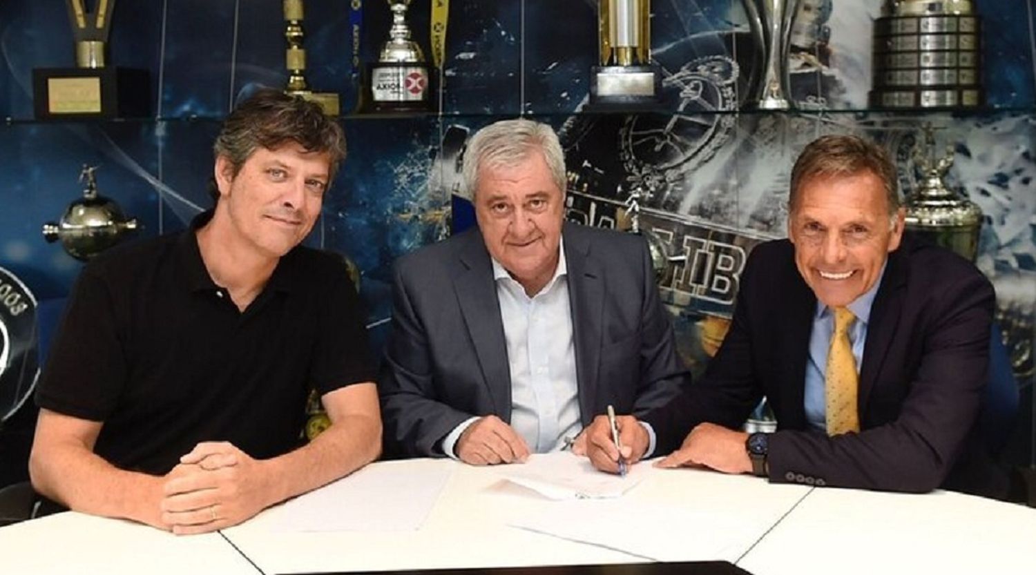 Russo fue presentado en Boca: "ojalá me toque ganar la Libertadores"