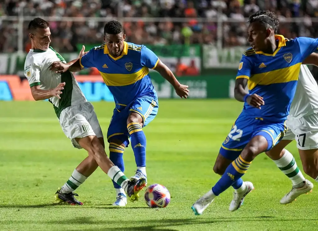 Los colombianos Fabra y Villa no pesaron en el equipo xeneize.