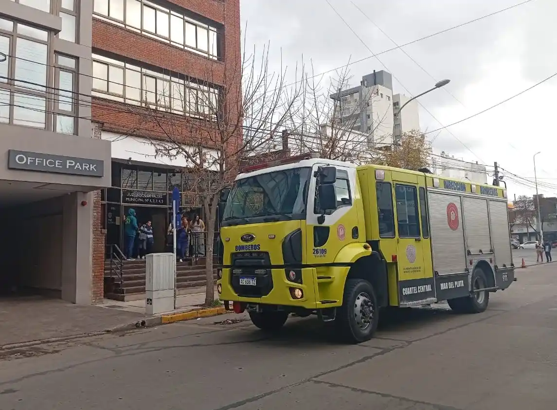 Los bomberos del Cuartel Centro concurrieron al lugar y controlaron el principio de incendio.