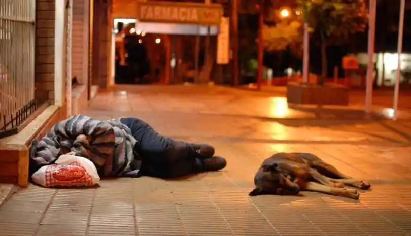 Ola de frío polar: Clubes y municipios armaron operativos para asistir y contener a personas en la calle