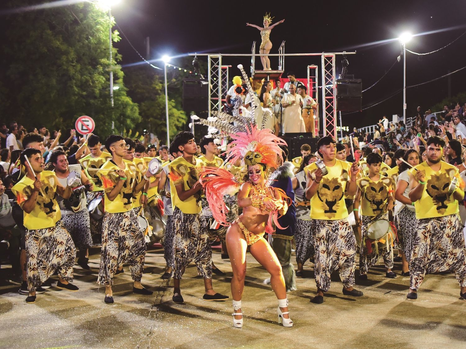 Fue estimada en 8 mil personas la asistencia a la noche inaugural del Carnaval