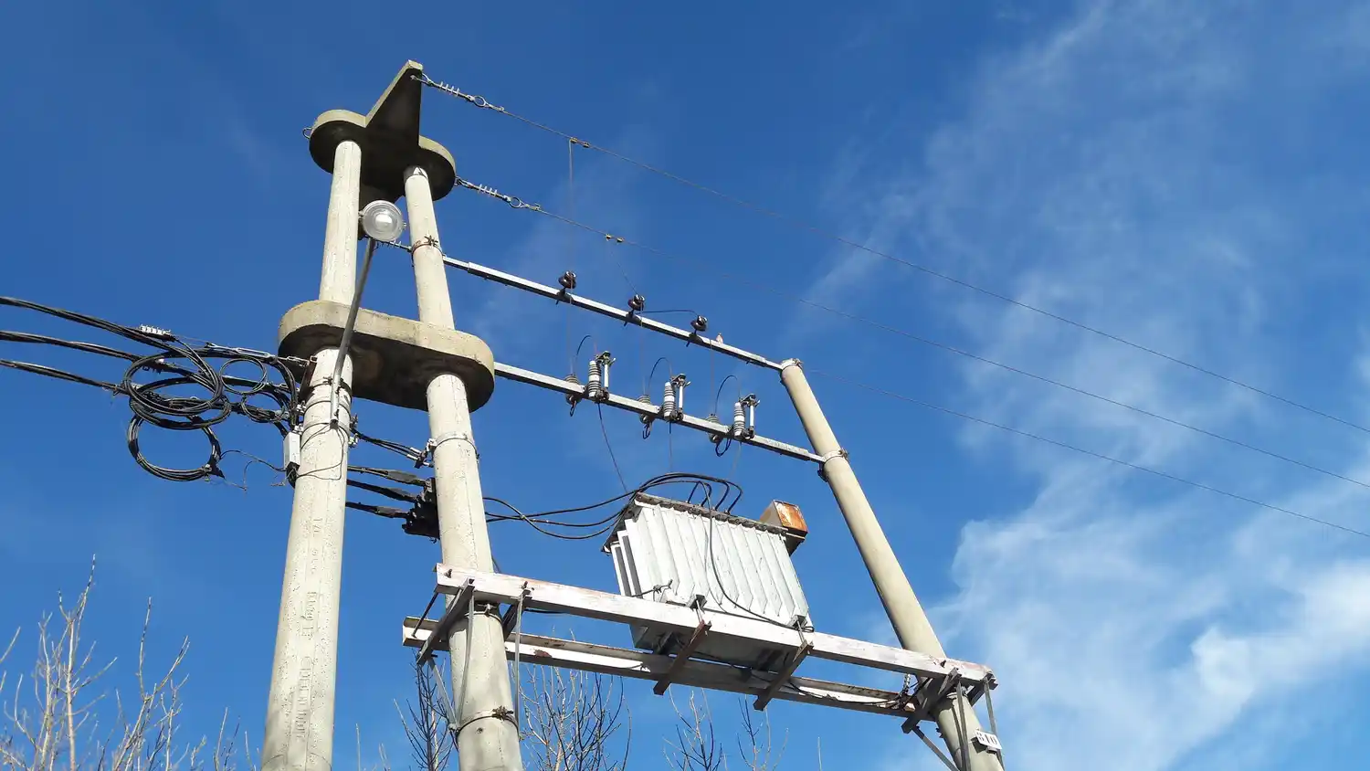 En la Provincia la luz aumentó un 4% retroactivo a noviembre. Foto ilustrativa Archivo La Opinión