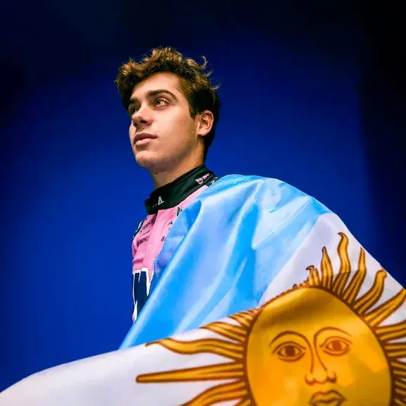 Franco Colapinti le rindió homenaje a Ayrton Senna.