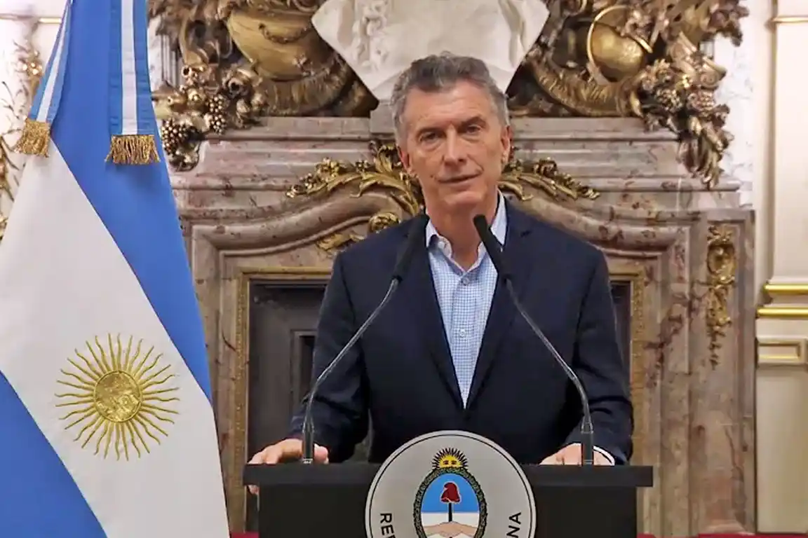 Macri anunció la decisión de pedir apoyo financiero al FMI "de manera preventiva"