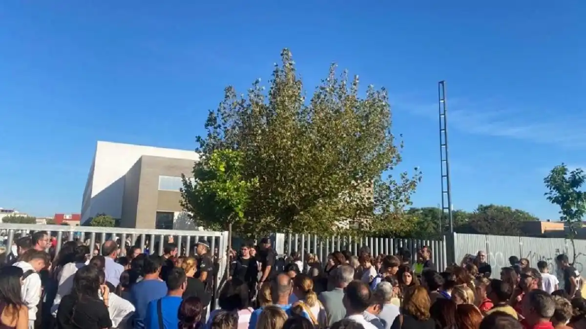Joven de 14 años ataca a varias personas en secundaria de España