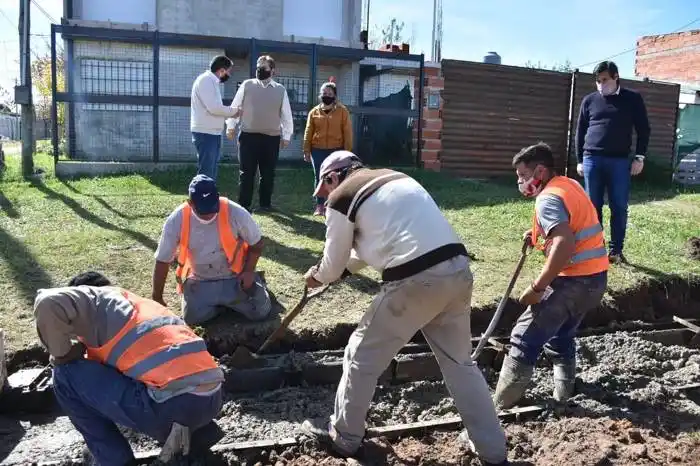Obras de cordón cuneta en tres barrios de Concordia