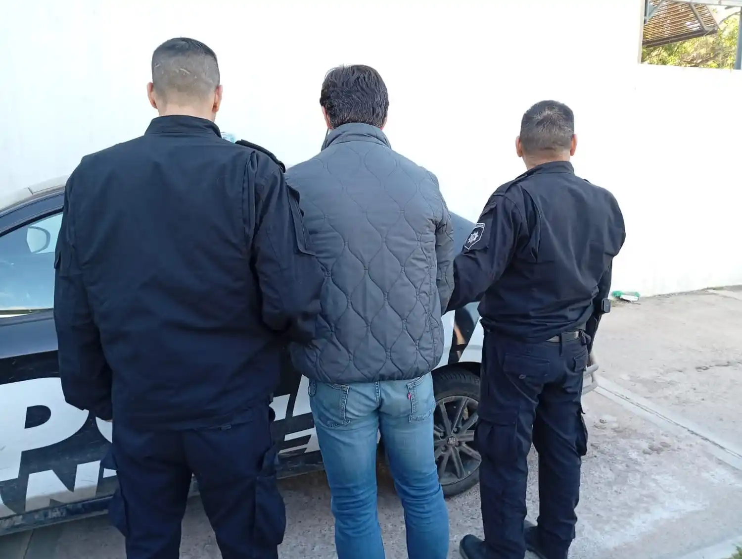 Detuvieron a un hombre acusado de agredir físicamente a otro en plena vía pública en la región