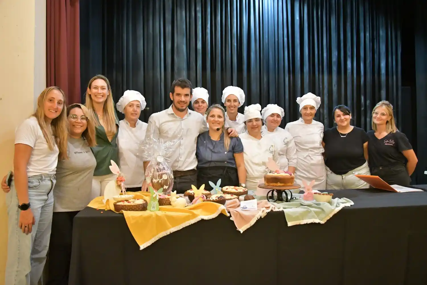 Gran participación en el curso para elaborar huevos y roscas de pascua