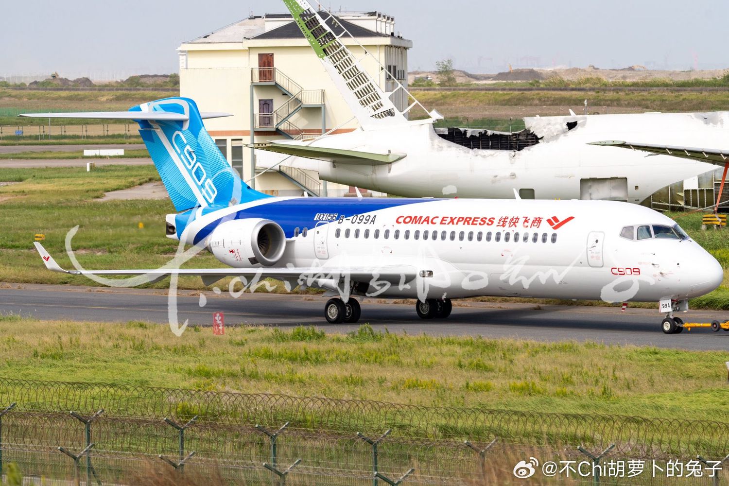 COMAC rebautiza el ARJ21 como C909, el hermano menor del C919