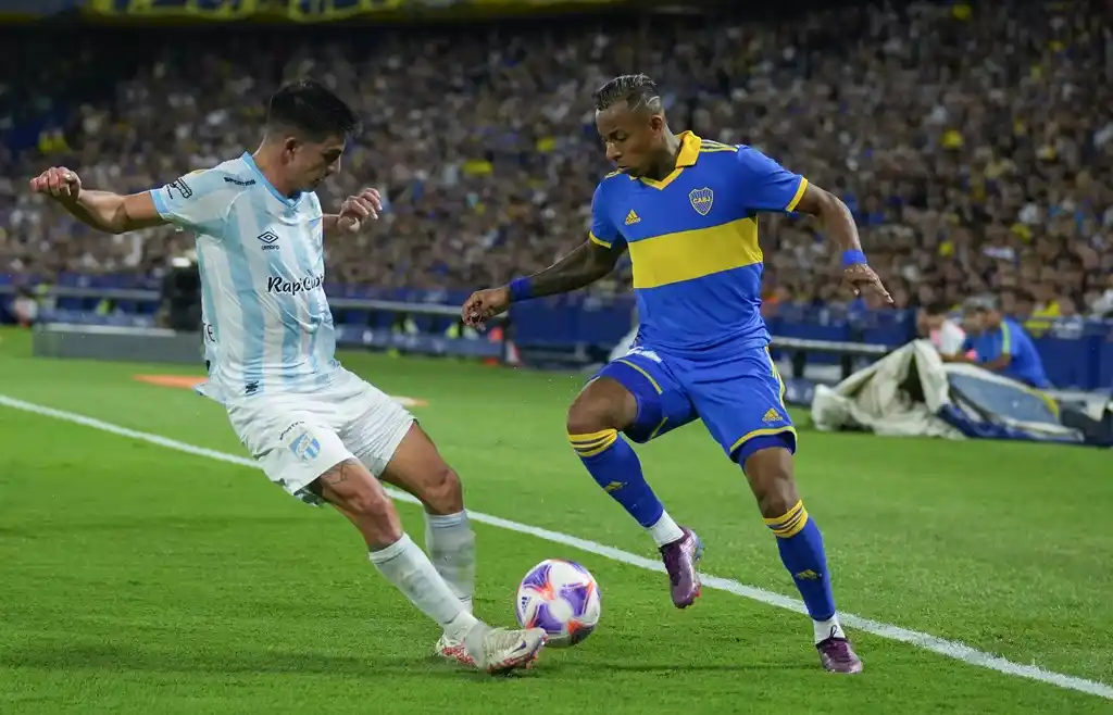 Boca arrancó la defensa del título con una victoria