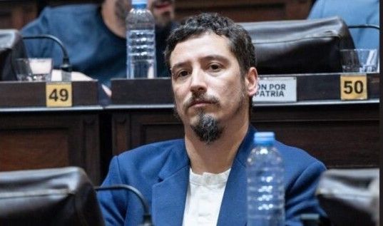 Leonardo Moreno: "Caputo anunció que sigue entregando de rodillas nuestra soberanía económica"