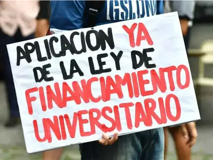 Docentes universitarios paran cinco días: salarios caídos un 34%, sin paritarias desde octubre y reclamo por la Ley de Financiamiento