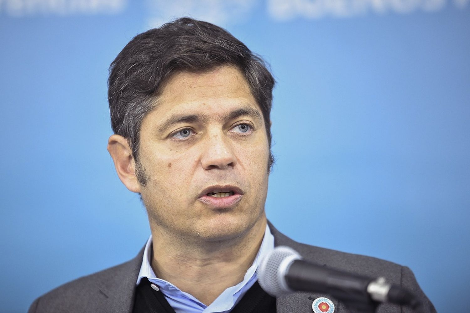 El Gobernador contra Peter Lamelas