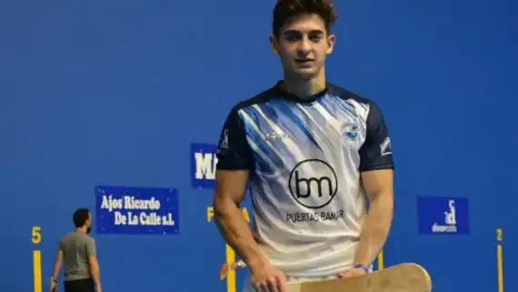 El maipucino Tomás Molteno  en el campeonato Argentino Sub-22, en el Club Pelota Gualeguay 