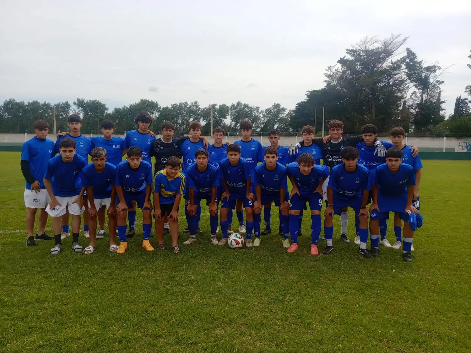 El seleccionado juvenil, formado previo al encuentro por la Copa Ciudad de Tres Arroyos