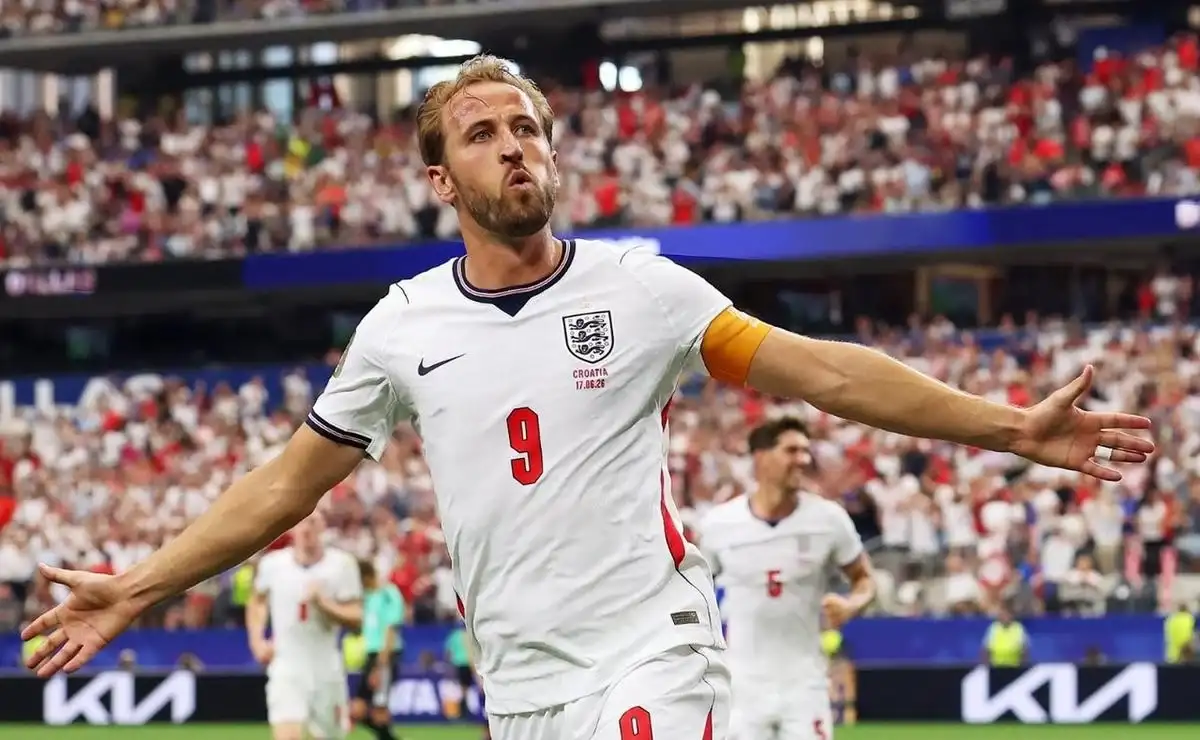 Harry Kane marcó doblete para que su selección pase de ronda en un partido complicado.