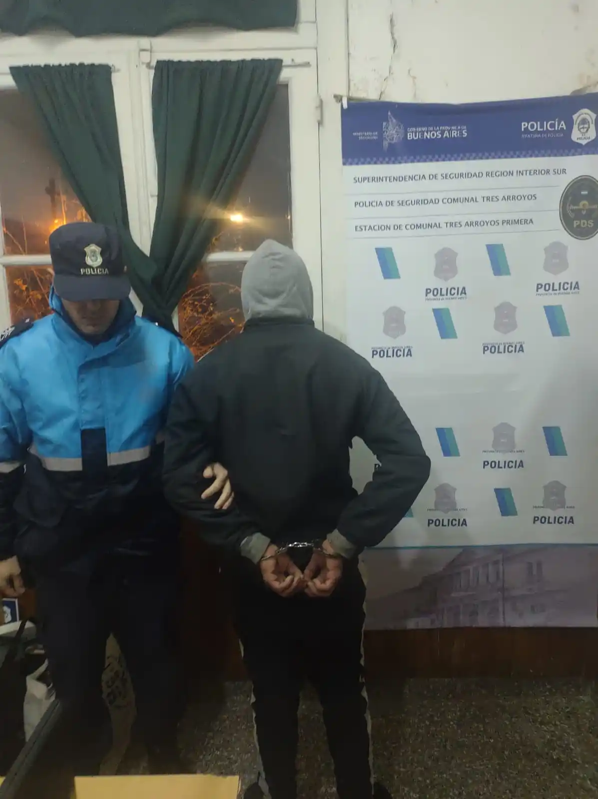 Aprehendido por intentar robar en un auto estacionado