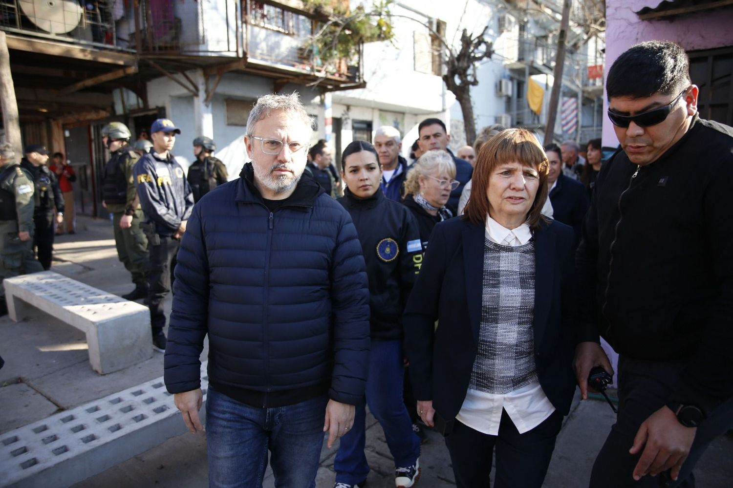 Bullrich y Valenzuela supervisaron una serie de allanamientos: 26 detenidos en Tres de Febrero y Morón